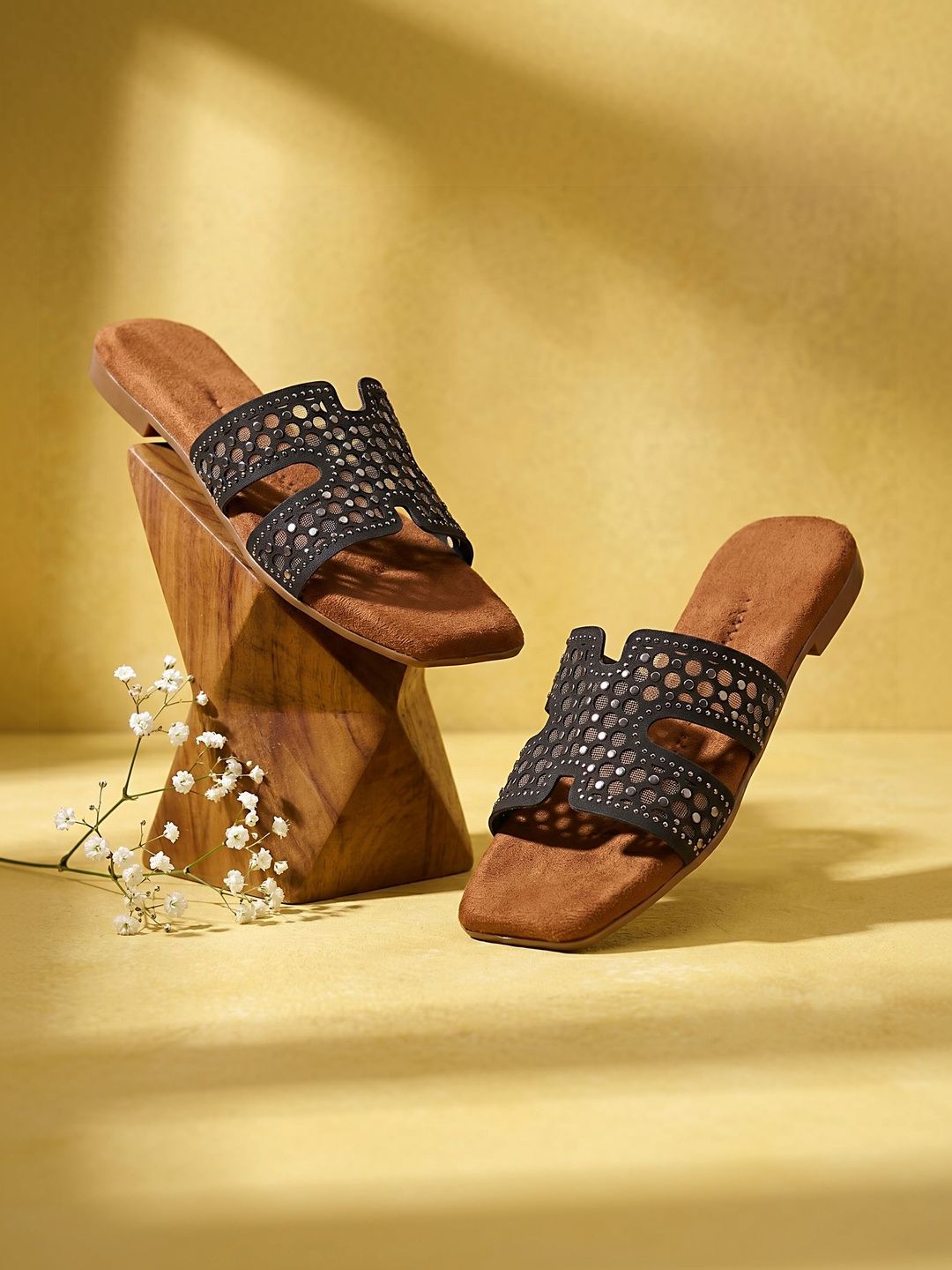 DressBerry Women Embellished Open Toe Flats-picture-48