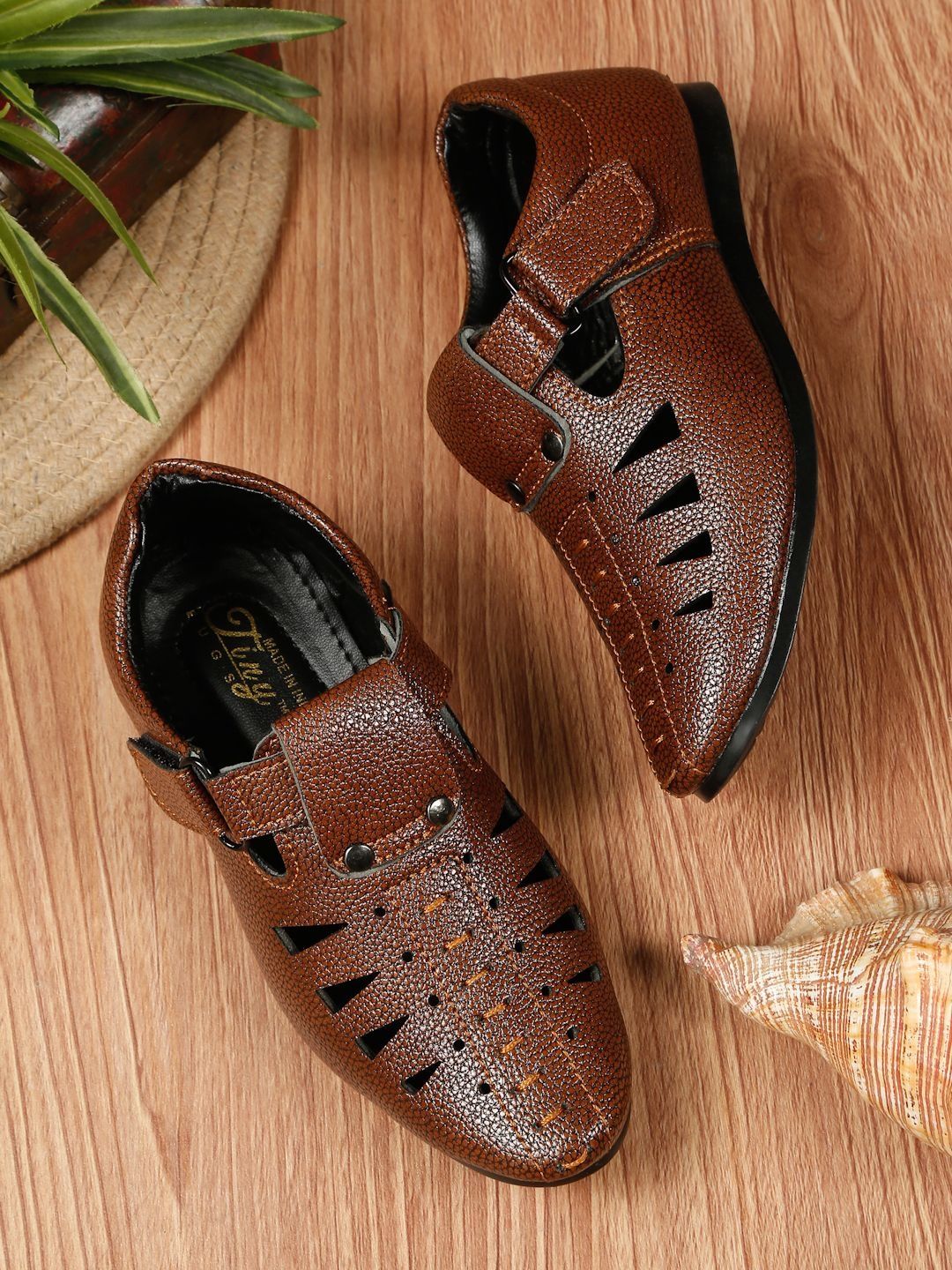 Tiny Bugs Boys Textured Sandals-picture-49