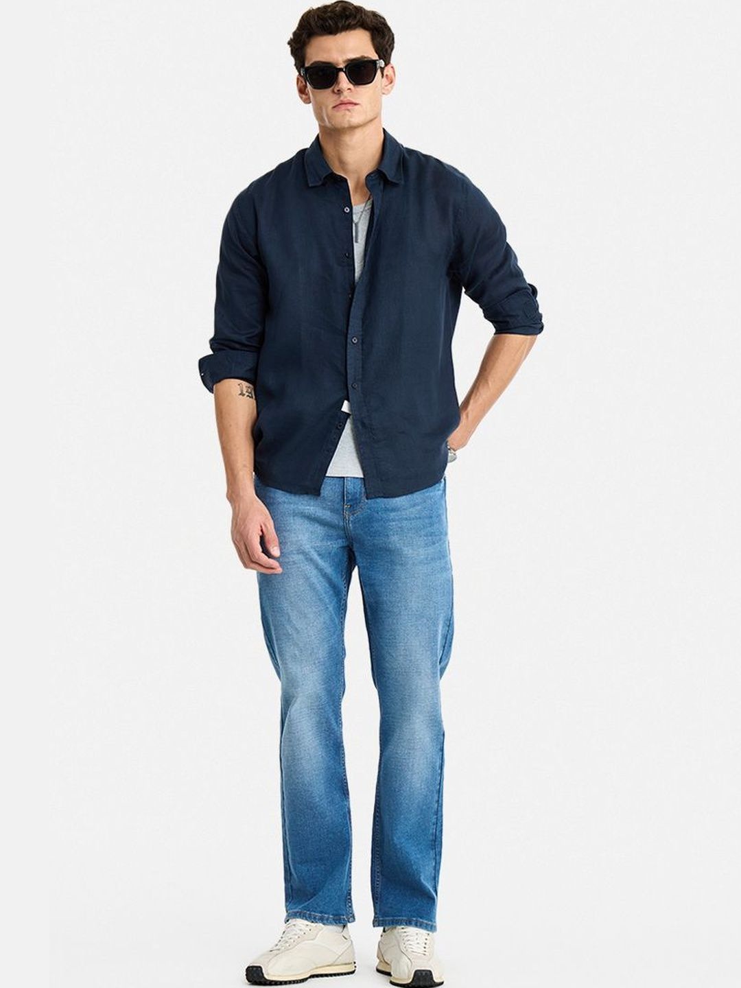 Snitch Men Straight Fit Mid-Rise Low Distress Heavy Fade Stretchable Jeans