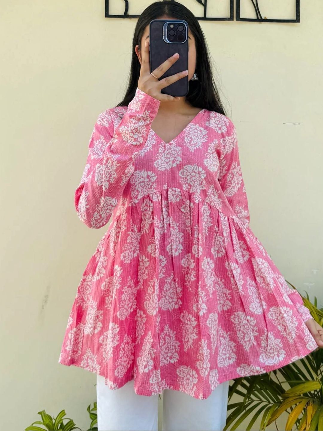 Niona Floral Printed V-Neck Kurti-picture-31