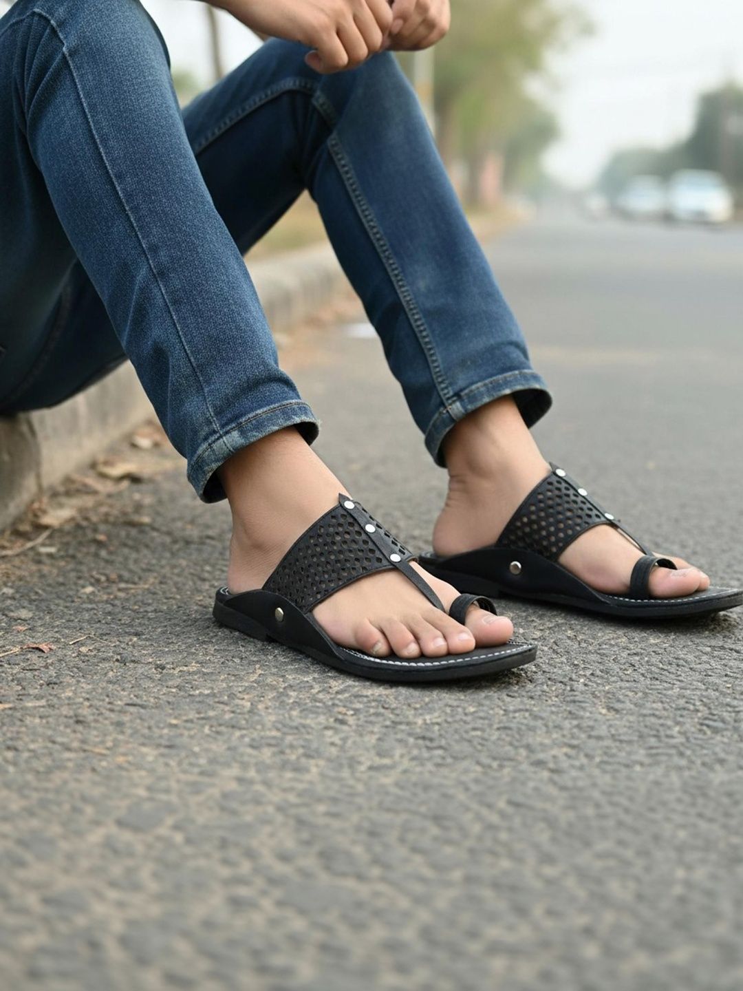 Anouk Men Textured One Toe Flats-picture-19