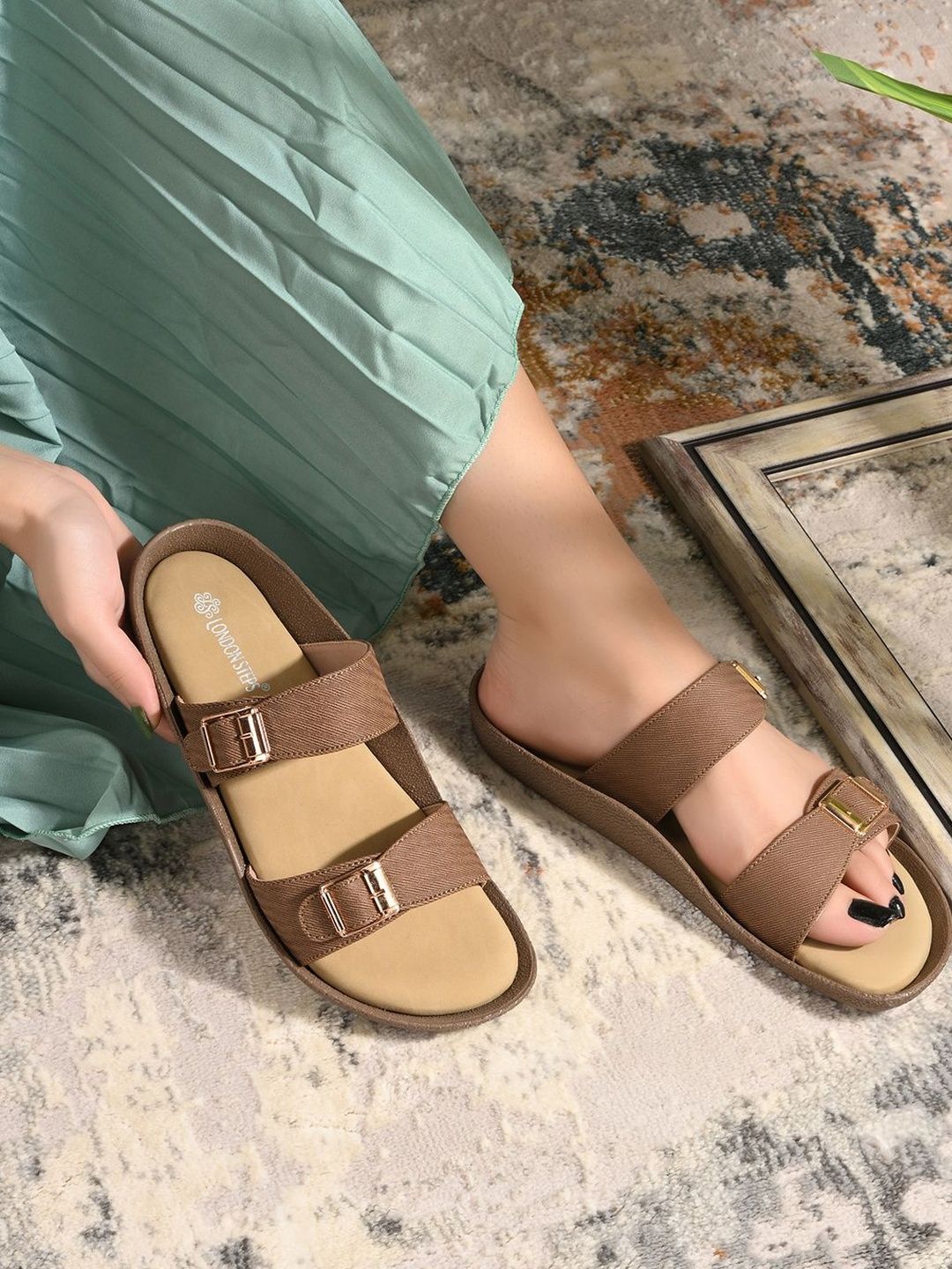 LONDON STEPS Women Textured Open Toe Flats with Buckles-picture-33