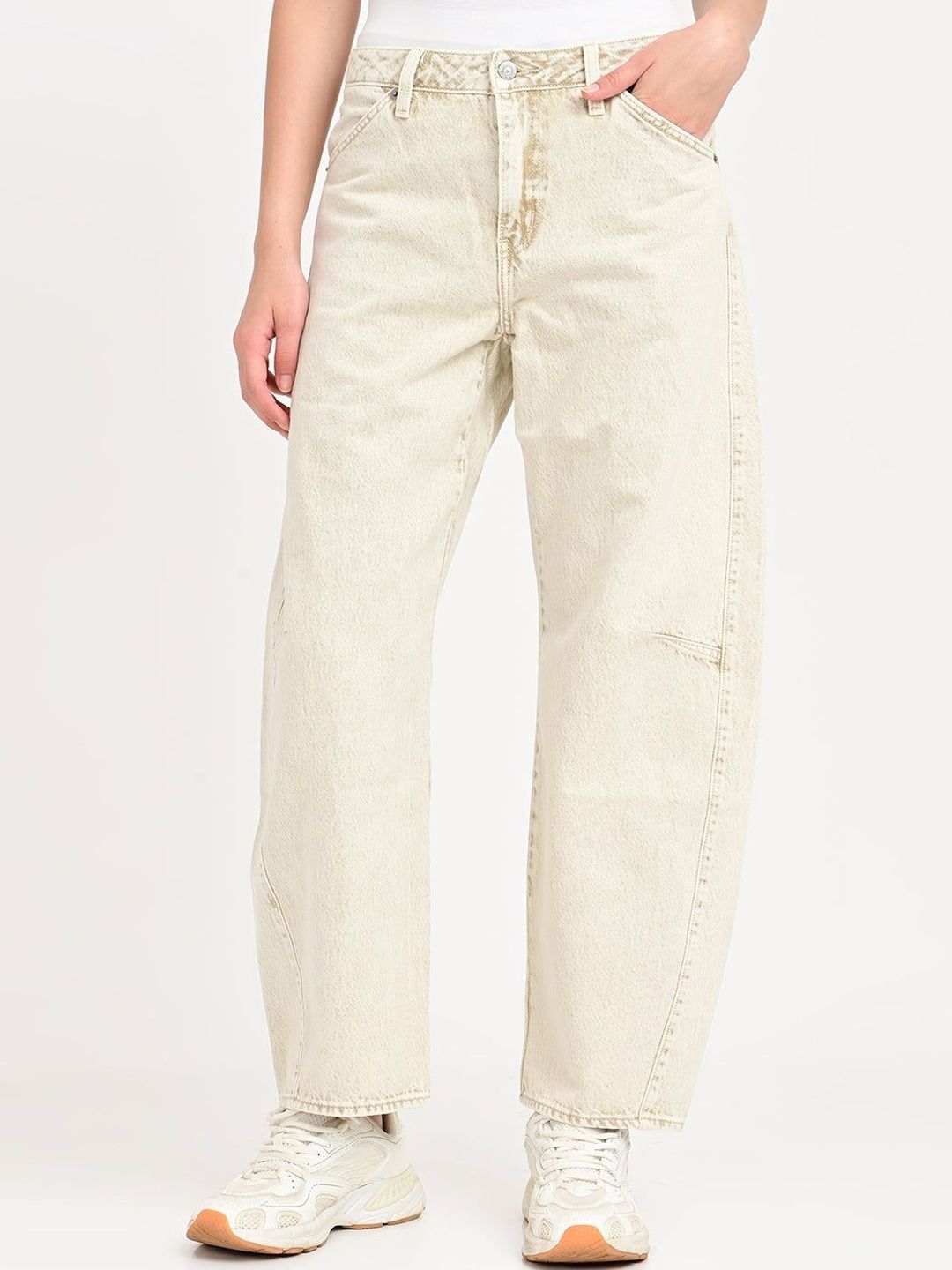 Levis Women Classic Relaxed Fit Mid-Rise Jeans-picture-21