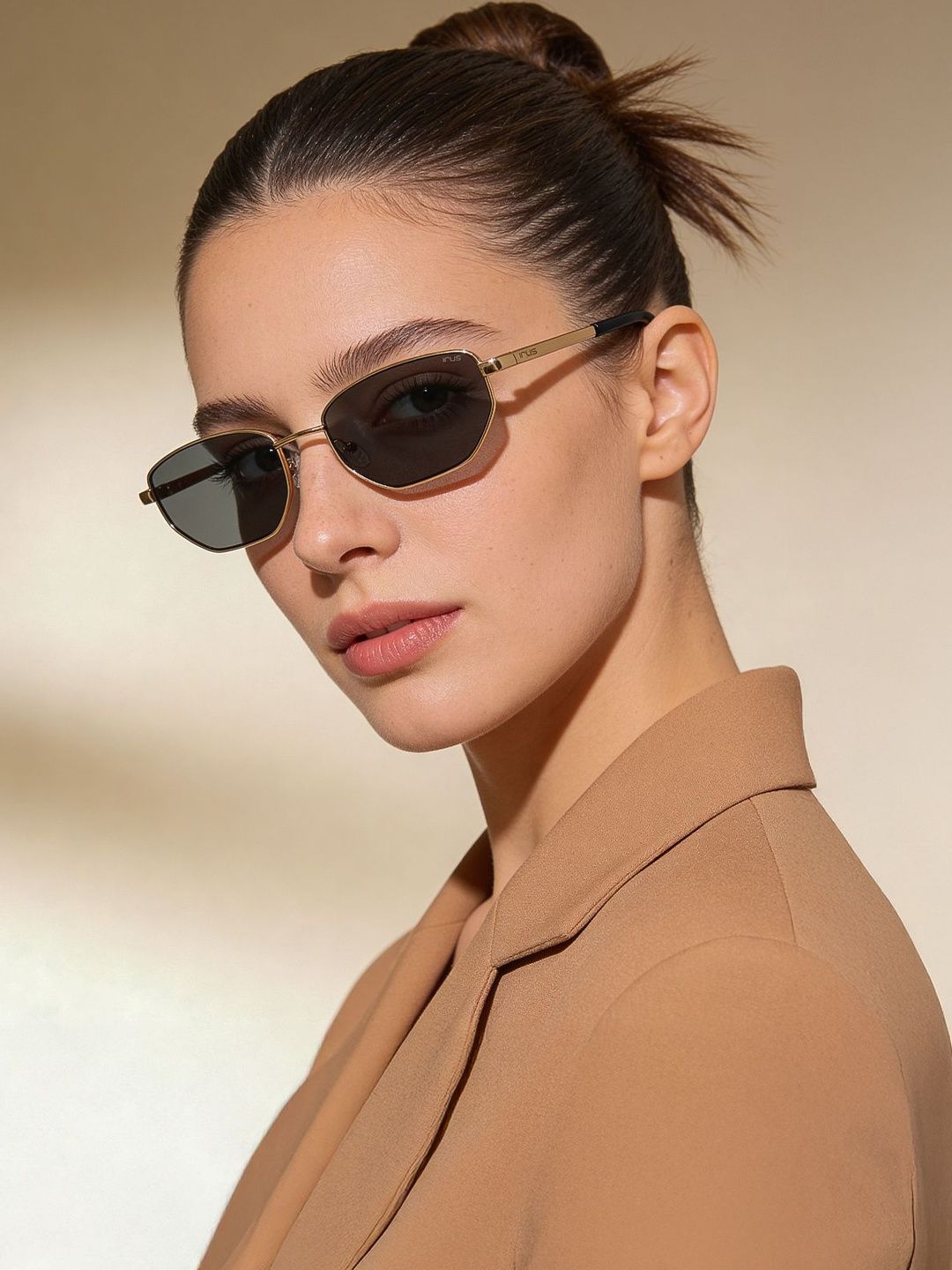 IRUS by IDEE Men Grey Lens & Gold-Toned Rectangle Sunglasses with-image-24