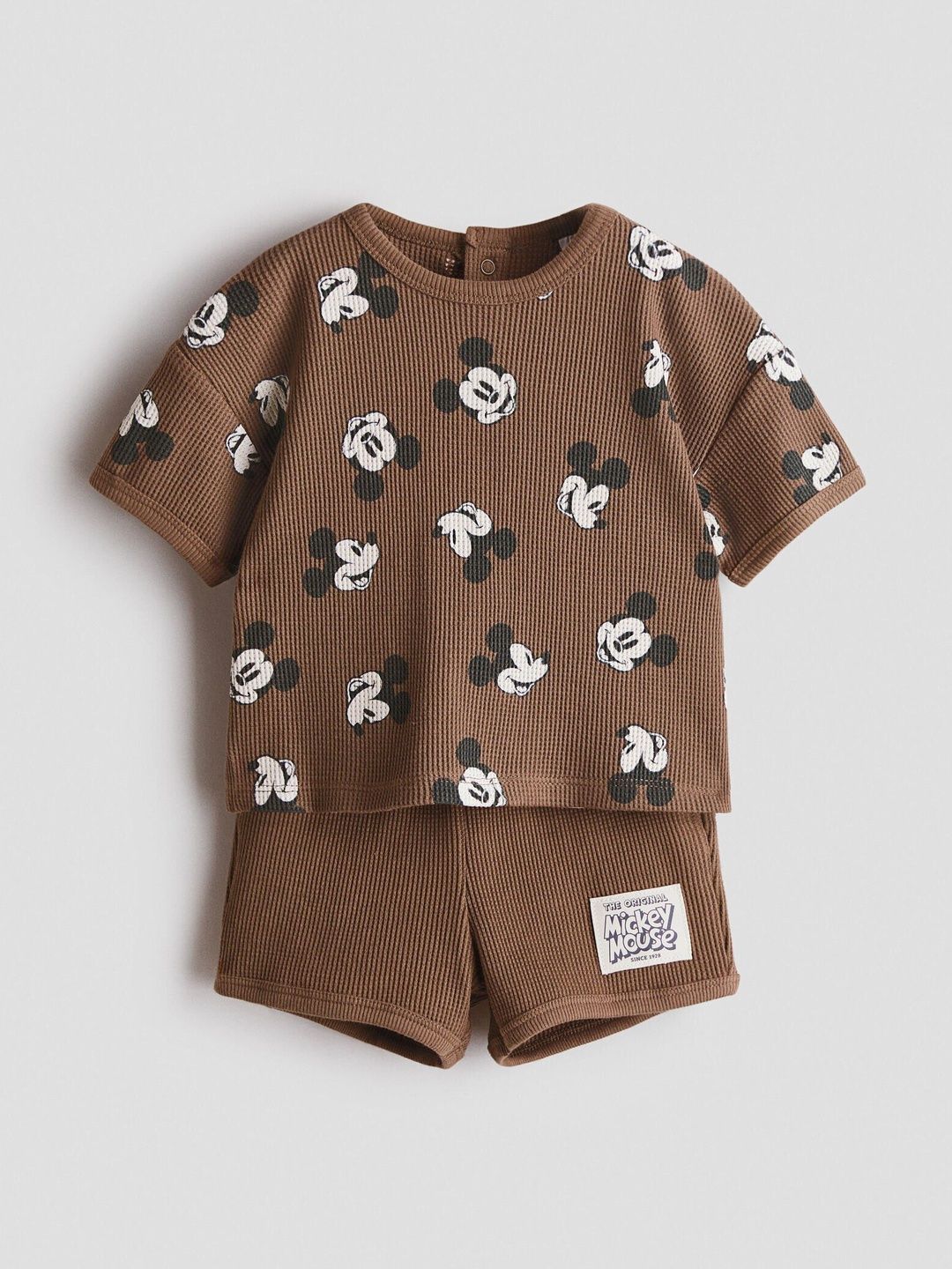 H&M Boys Printed Brown Round Neck Short Sleeves T-shirt with Shorts Clothing Set-image-5