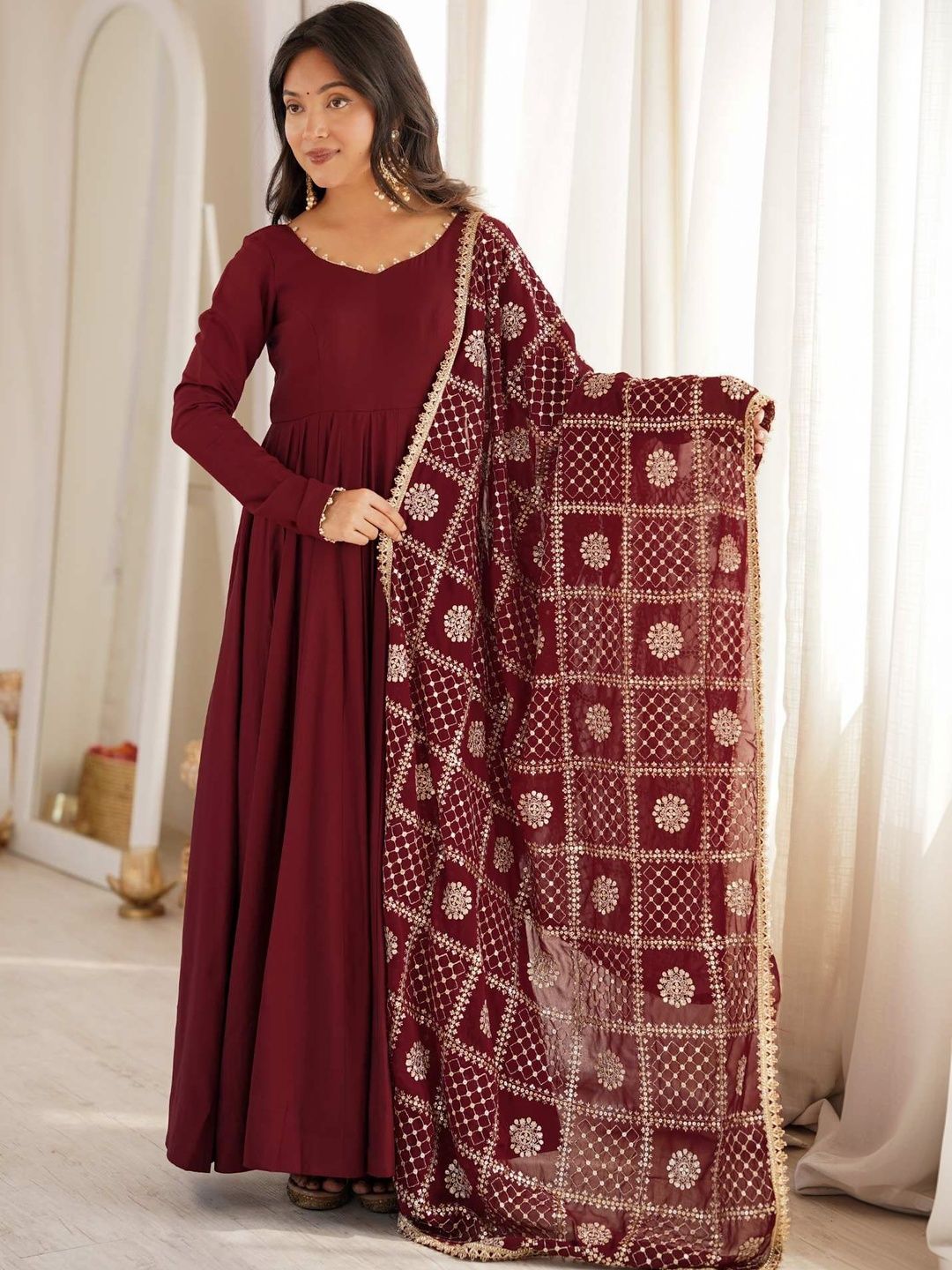 SAJAVAT ETHENIC WEAR Women Ethnic Motifs Regular Thread Work Kurta with Trousers & With Dupatta