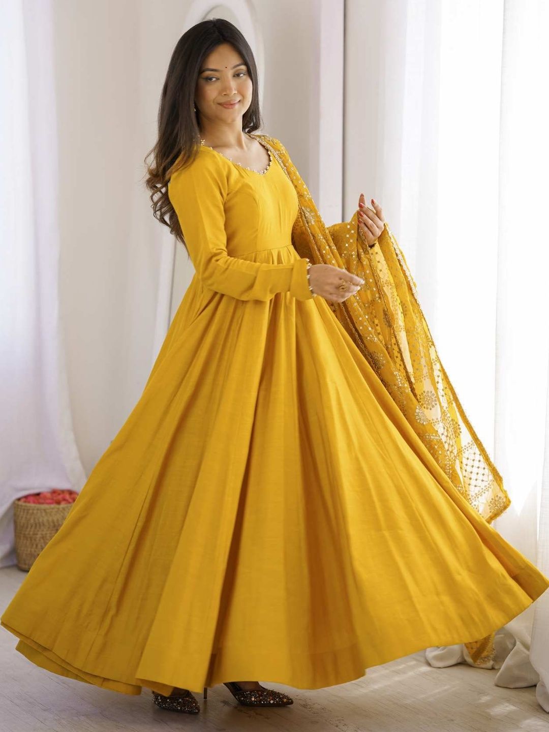 SAJAVAT ETHENIC WEAR Women Regular Gotta Patti Kurta with Trousers & With Dupatta