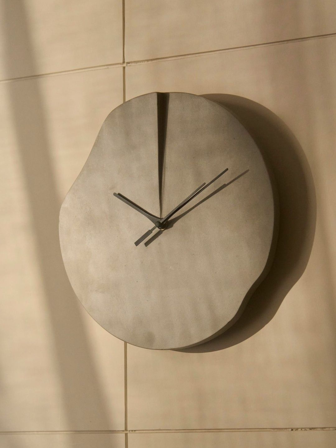 Koa Living Grey & Grey Abstract Shaped Wall Clock-picture-43