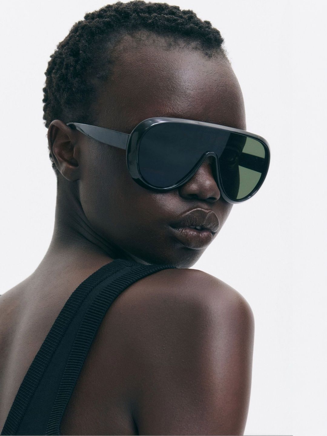 H&M Women Black Lens & Black Shield Sunglasses with-picture-10