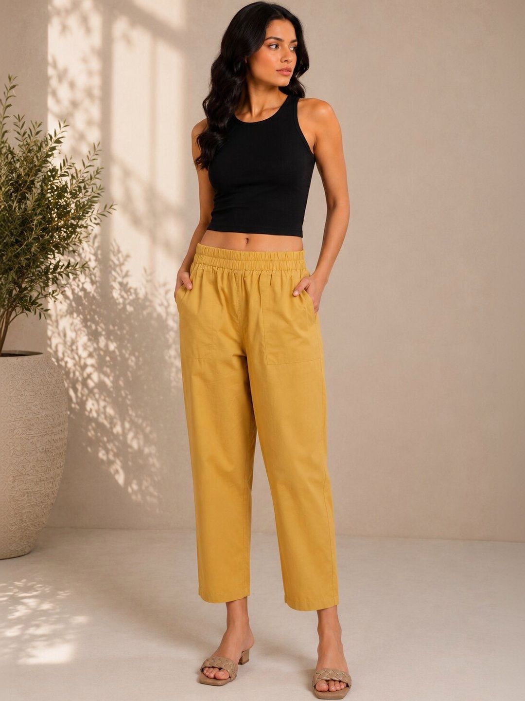 MUUN Women Relaxed High-Rise Trousers-picture-12