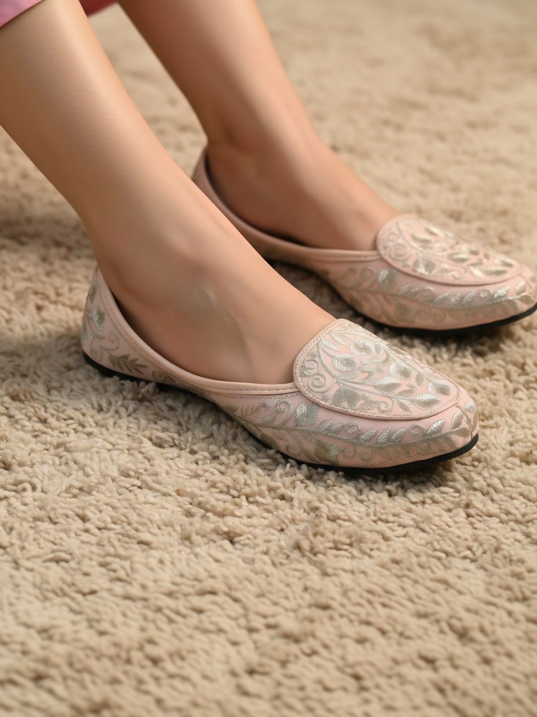 Moda Rapido Women Embellished Mojaris with Embroidered Flats-picture-55