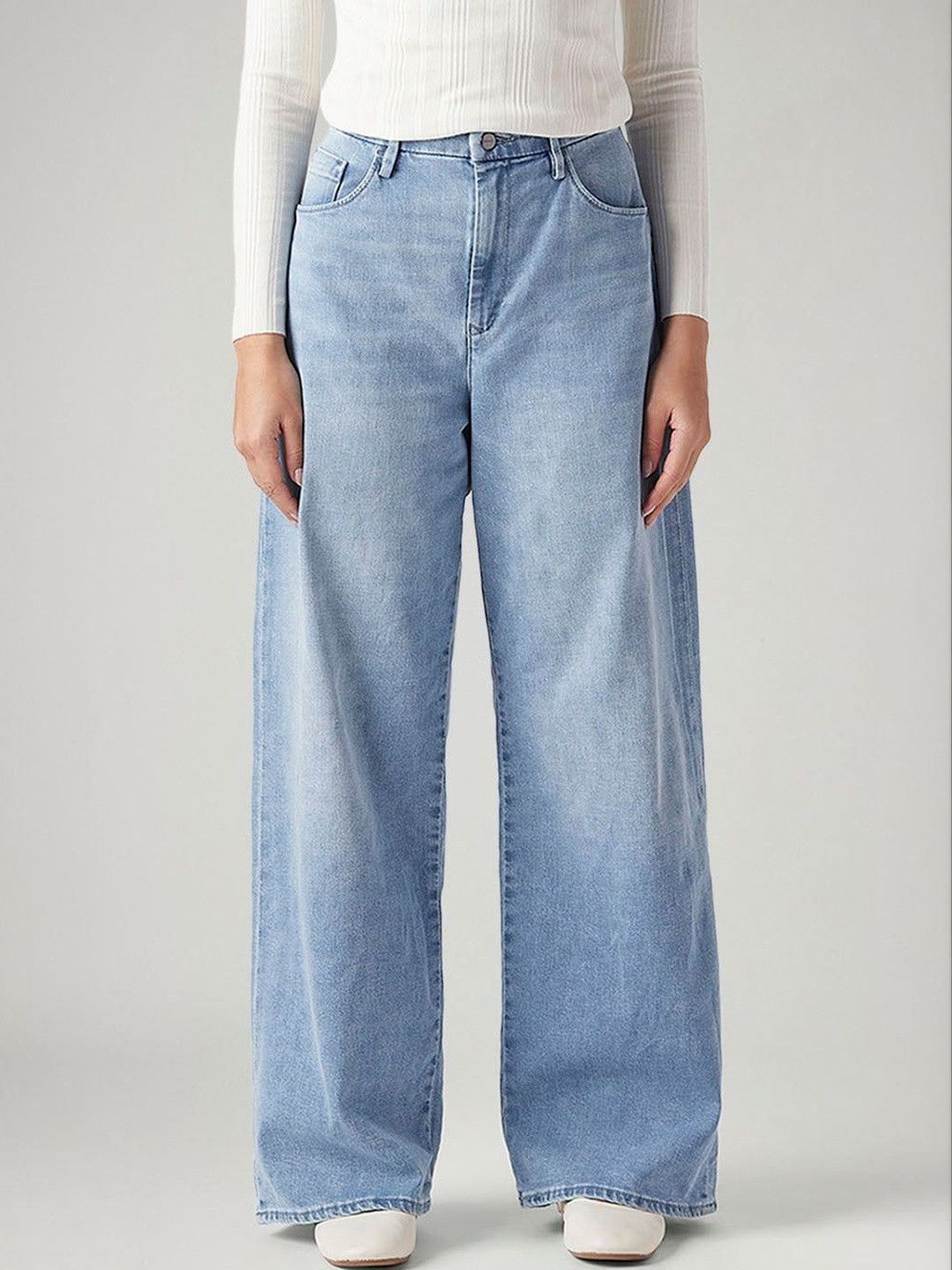 Levis Women Classic Wide Leg High-Rise Light Fade Stretchable Jeans-picture-49