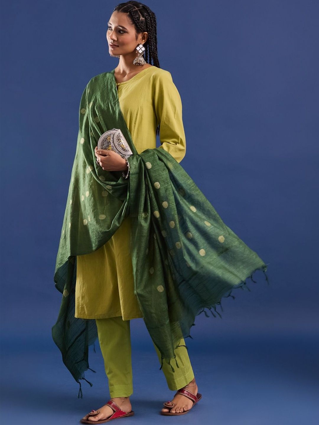 Taavi Woven Design Dupatta-picture-31