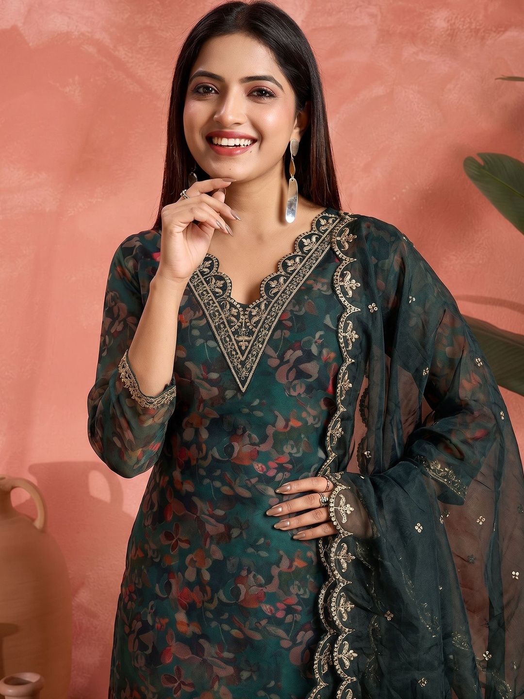 Sangria Women Floral Printed Regular Kurta with Trousers & With Dupatta-picture-25