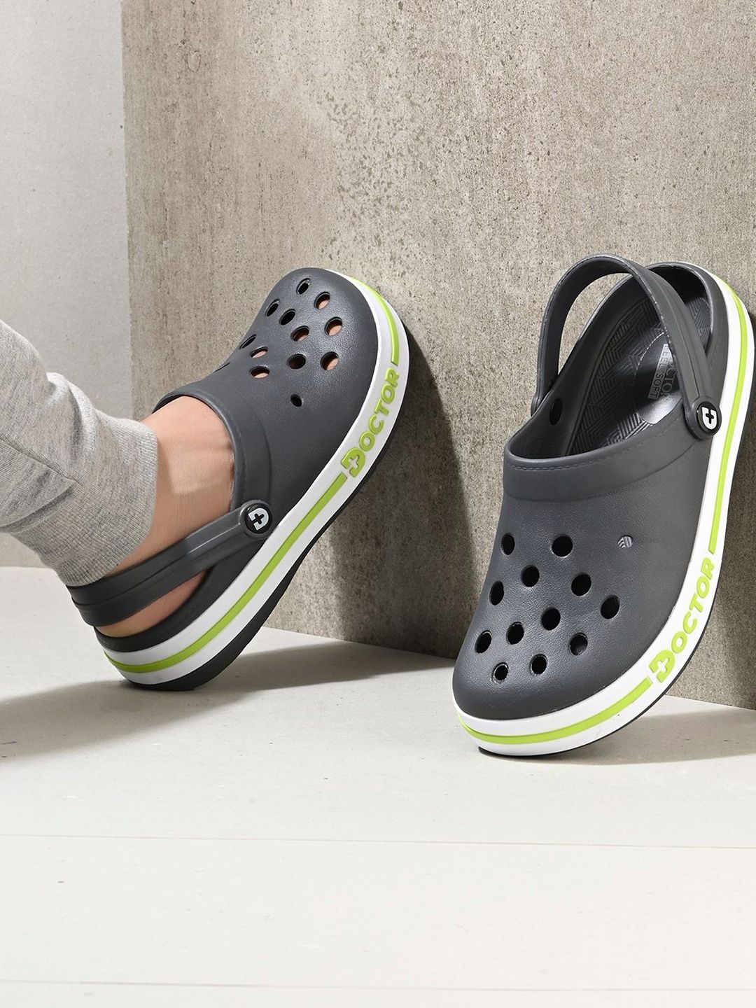 DOCTOR FEEL SOFT Men Colourblocked Clogs-picture-43