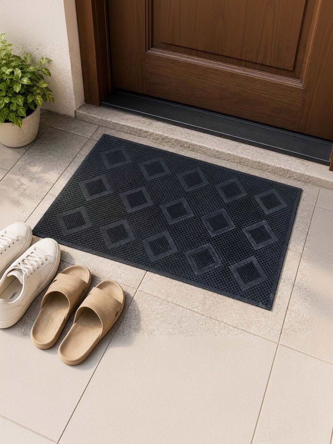 go hooked GGo Hooked Black Textured Anti Slip Rubber Door Mat-picture-10