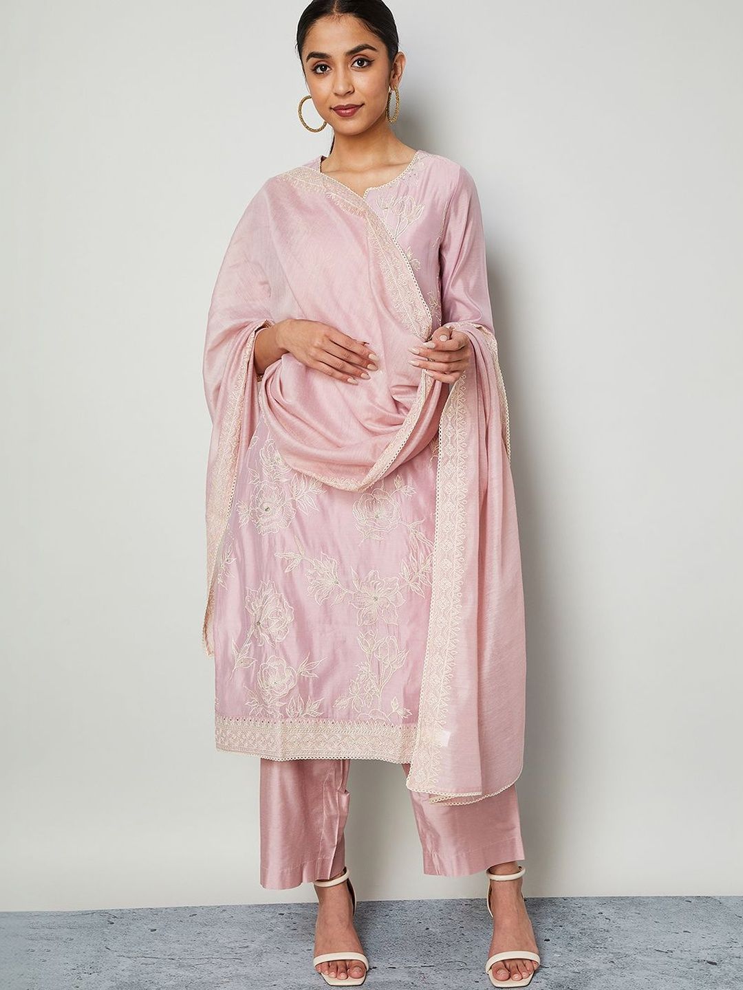 Melange by Lifestyle Ethnic Motifs Embroidered Dupatta with Thread Work-picture-15