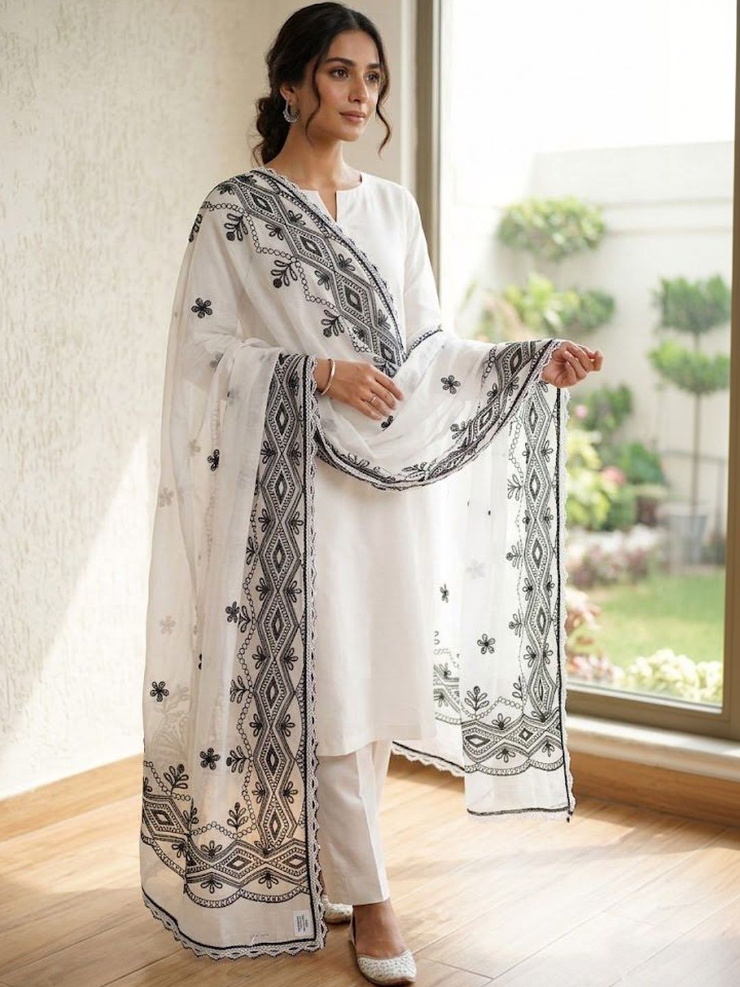 Trendzmy Ethnic Motifs Embroidered Dupatta with Thread Work-picture-13