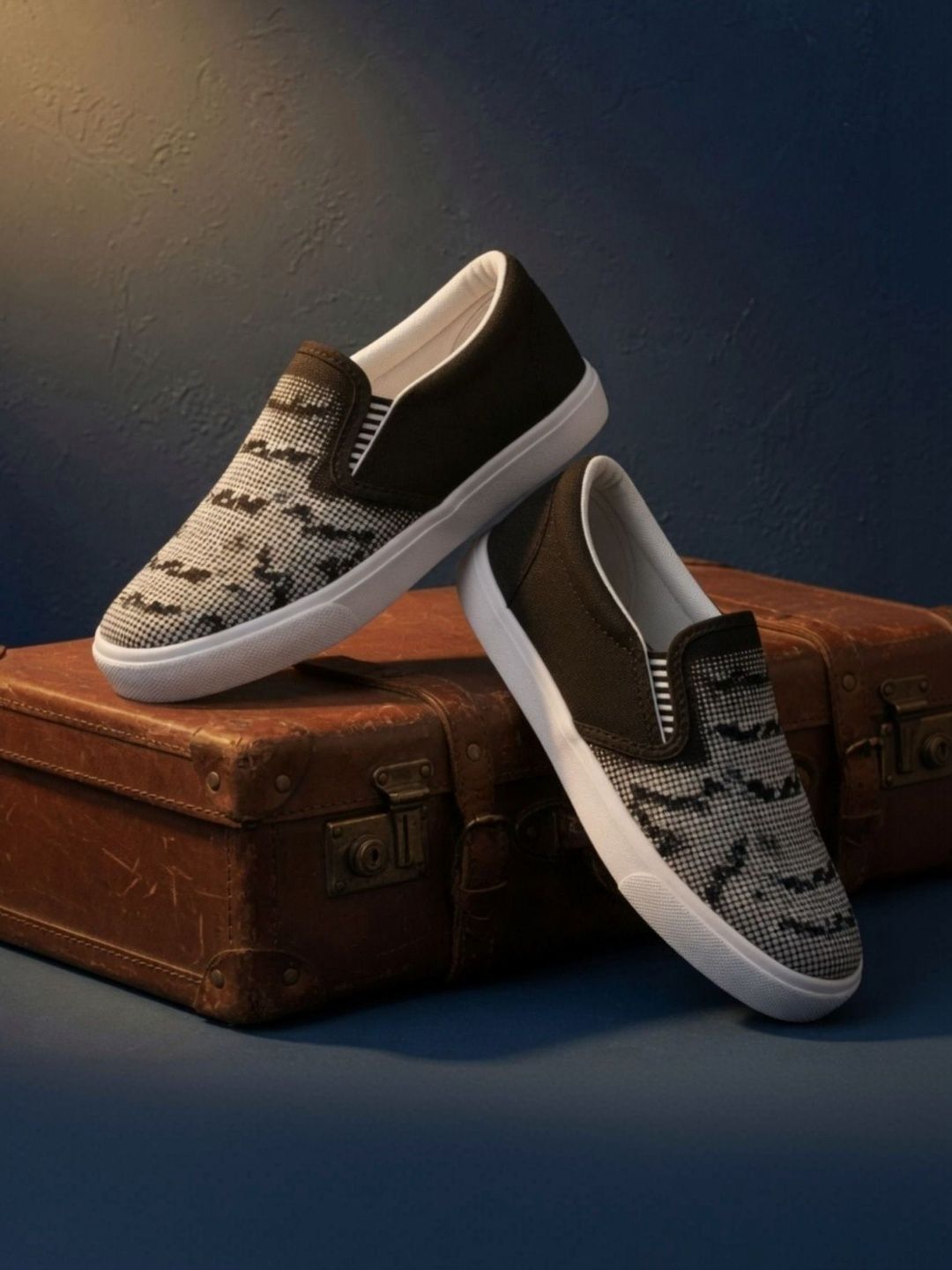 JOOTIYAPA Men Textured Slip-On Sneakers-picture-30
