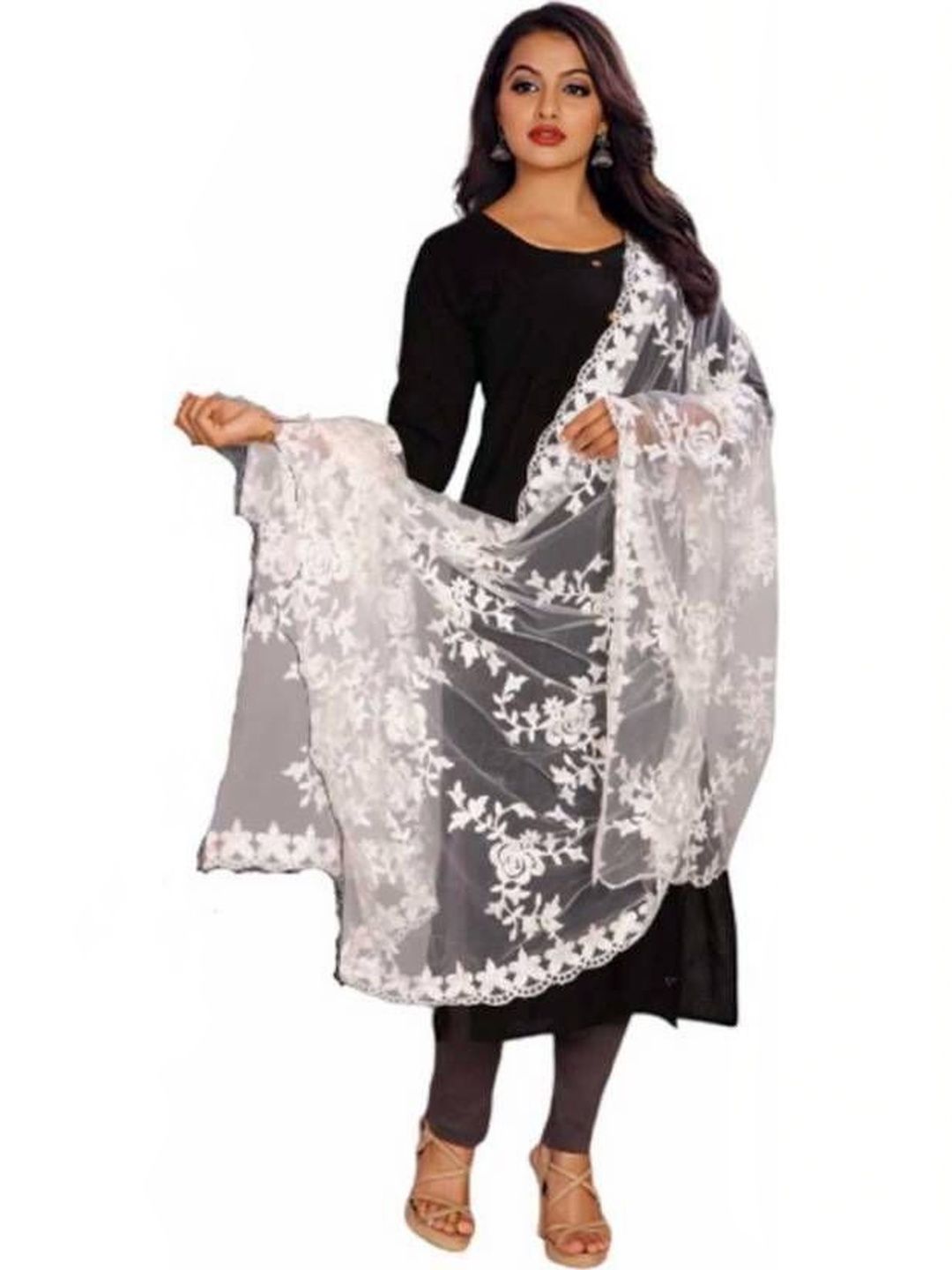 Kuhika Embroidered Dupatta with Thread Work-picture-12