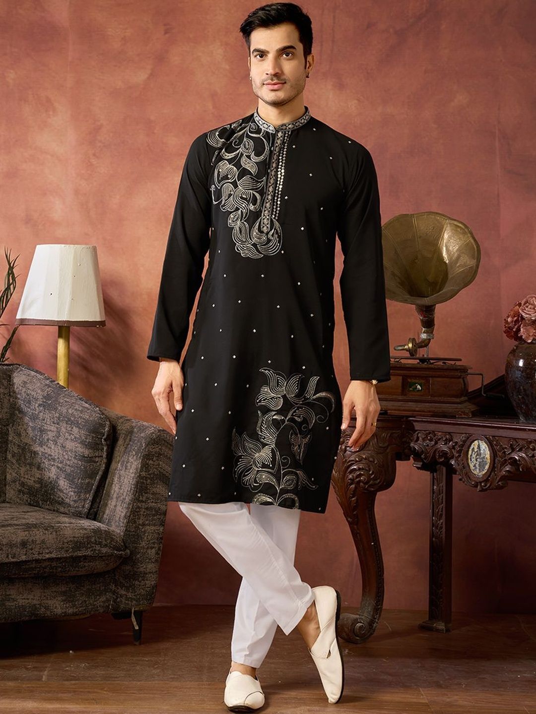 House of Pataudi Embroidered Cotton Mandarin Collar Knee Length Straight Kurtas-picture-17