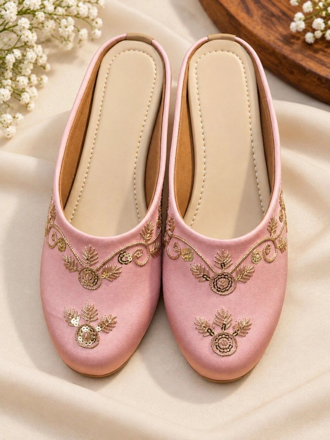 Sangria Sangria Women Embellished Ethnic Mojaris Flats