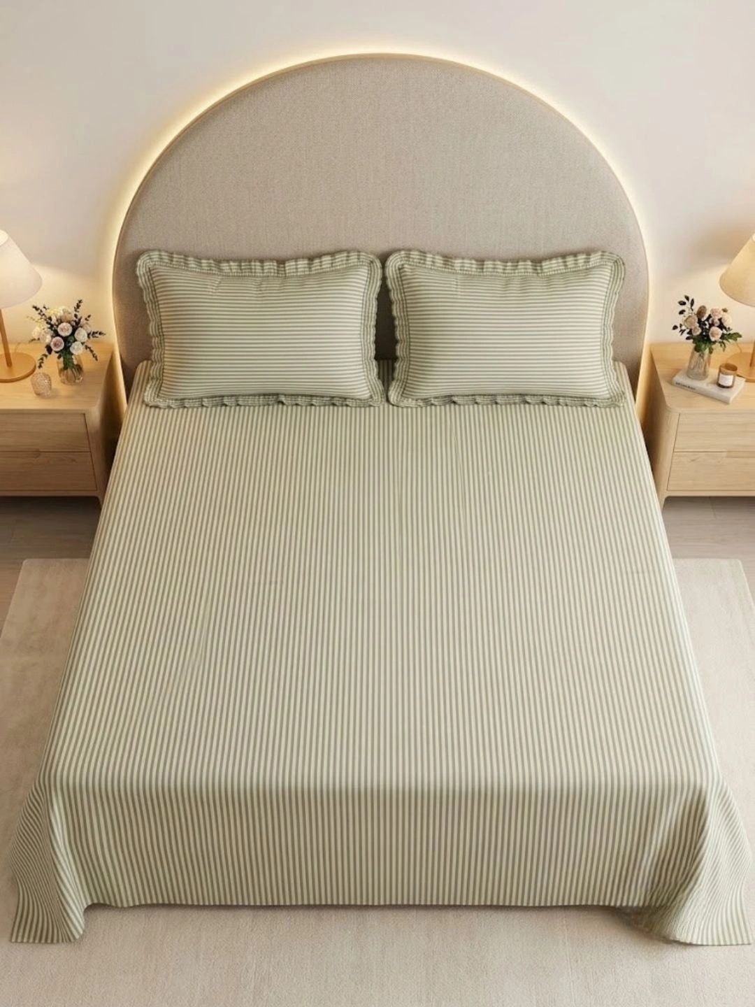 DREAM WEAVERZ Green 260 TC Bedsheet with 2 Pillow Covers