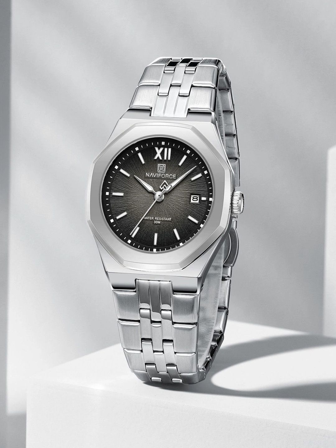 Naviforce Women Dial & Stainless Steel Bracelet Style Straps Analogue Watch NF5078 S-B-picture-17