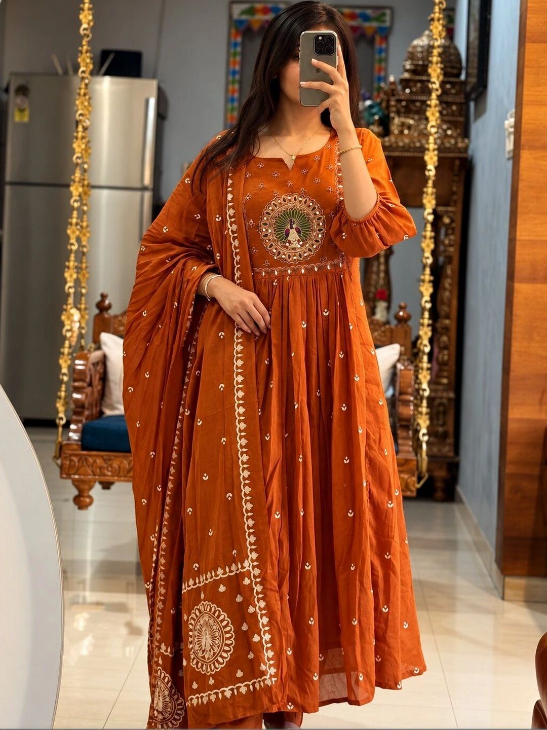 OUMAD OUMAD Women Ethnic Motifs Embroidered Empire Thread Work Kurta with Pyjamas & Dupatta
