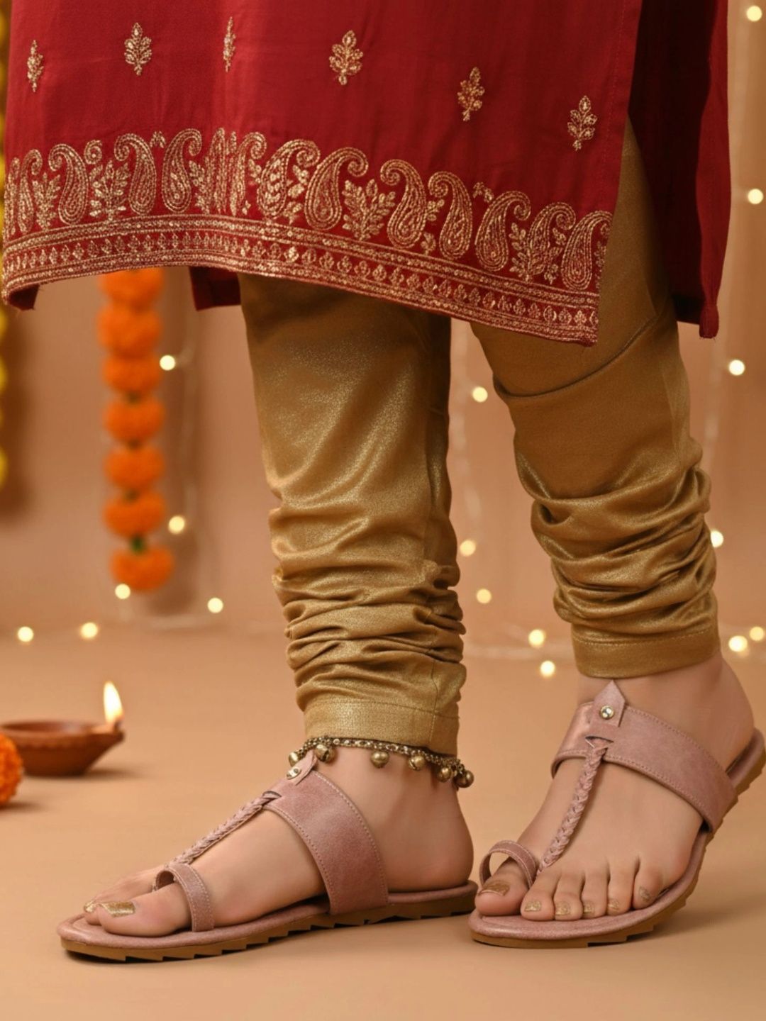 Anouk Women Textured Ethnic Mojaris Flats-picture-22