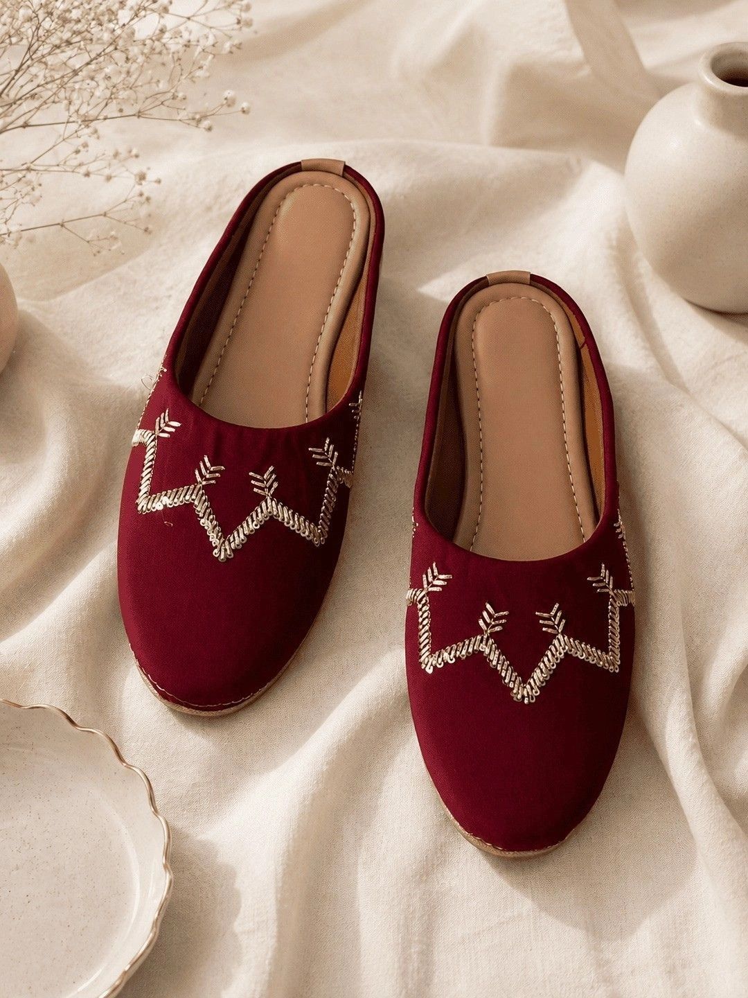 Anouk Women Embellished Ethnic Mojaris with Embroidered Flats-picture-23