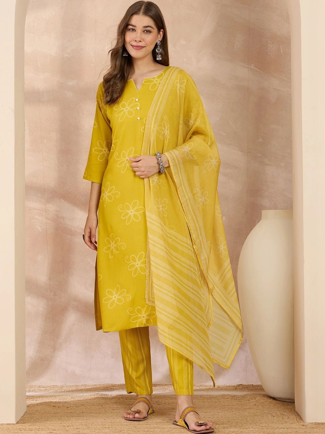 SZN Women Floral Printed Regular Kurta with Trousers & With Dupatta
