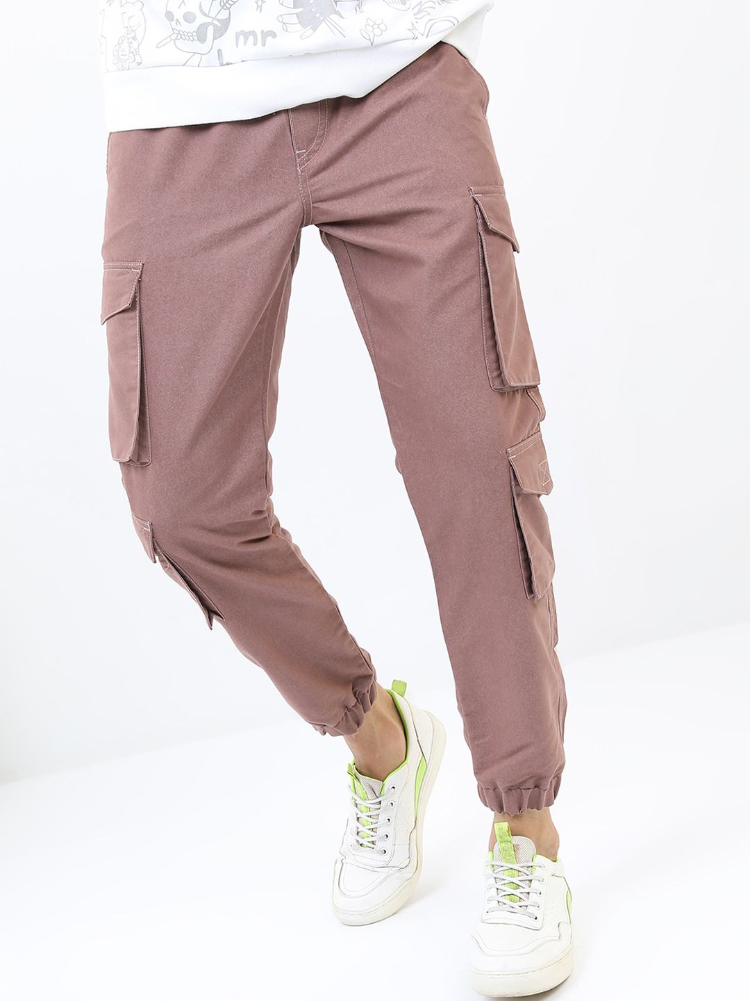 HIGHLANDER Men Rose Gold Solid Cargos Trousers-image-5