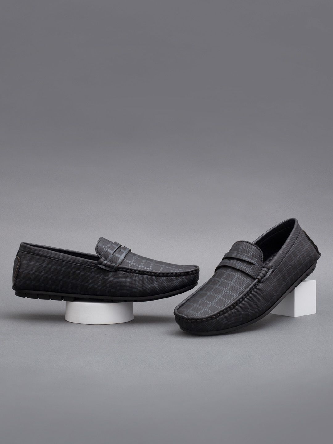 Big Fox Men Black Printed Loafers-picture-51