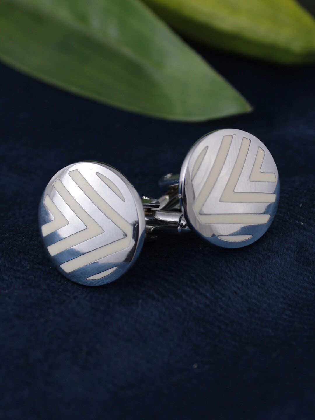 Kavove Men Silver-Toned & Cream-Coloured Round Cufflink-picture-10