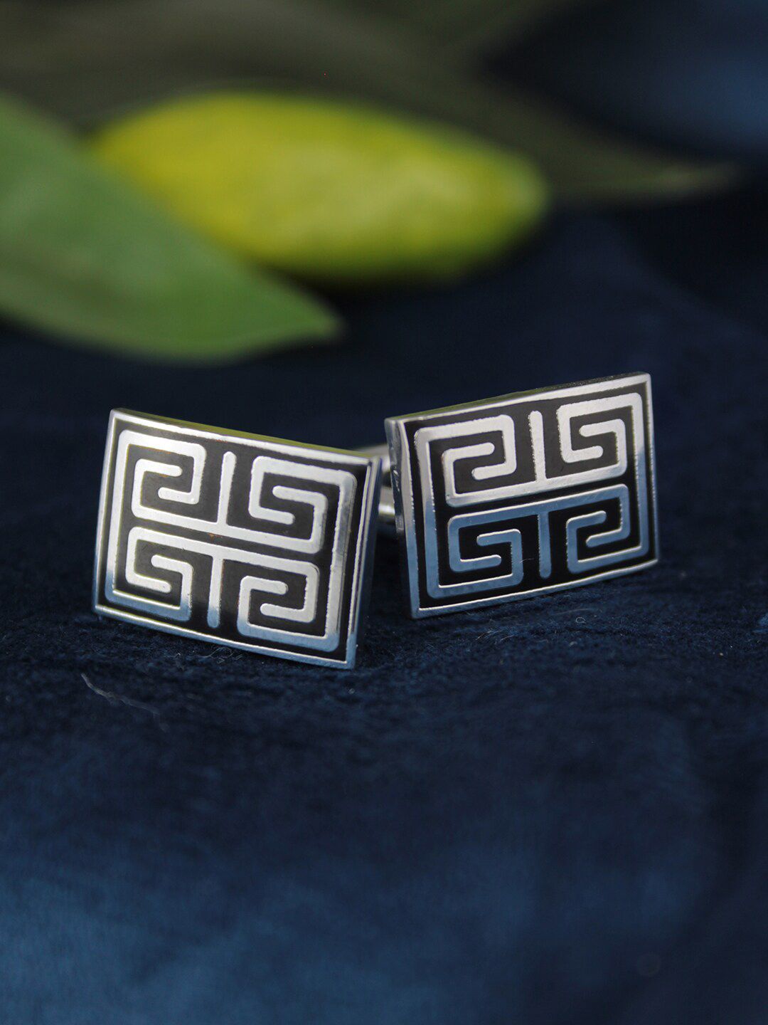 Kavove Men Black & Silver-Toned Square Shape Cufflink-picture-21
