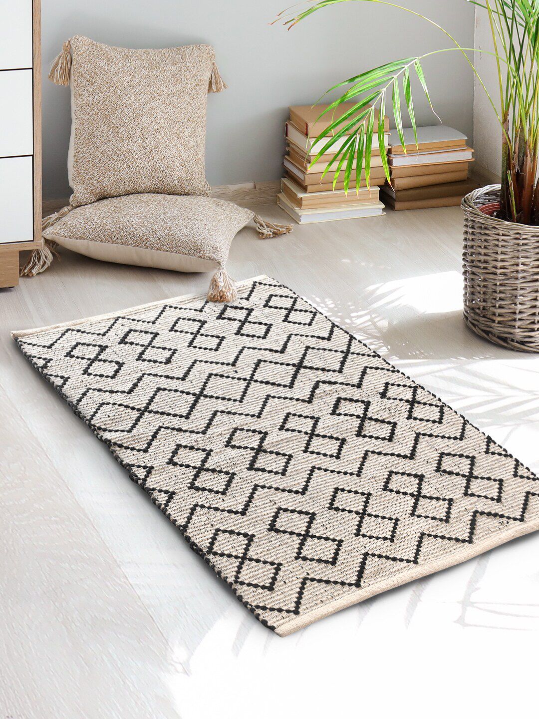 SASHAA WORLD Black & Beige Geometric Printed Cotton Floor Mat-picture-23