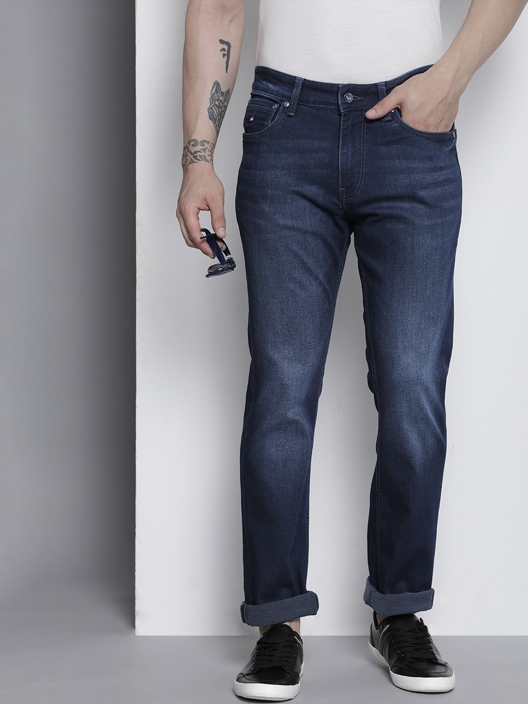 Nautica Men Straight Fit Light Fade Mid-Rise Stretchable Jeans