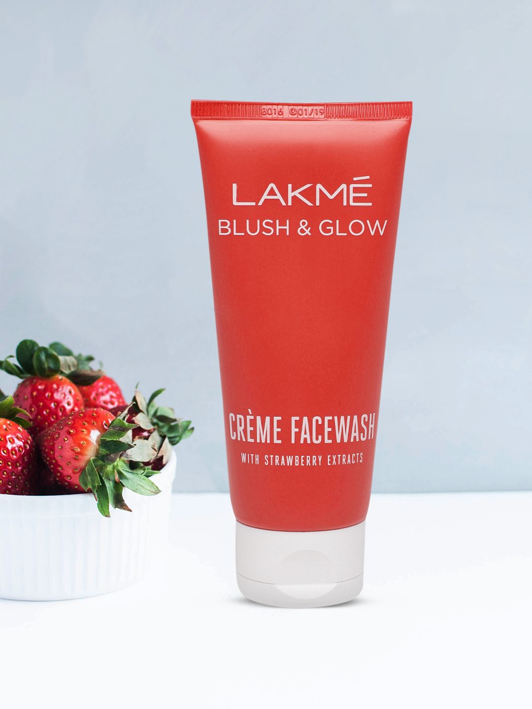 Lakme Blush & Glow Strawberry Creme Face Wash With Strawberry Extract 100 g-picture-28