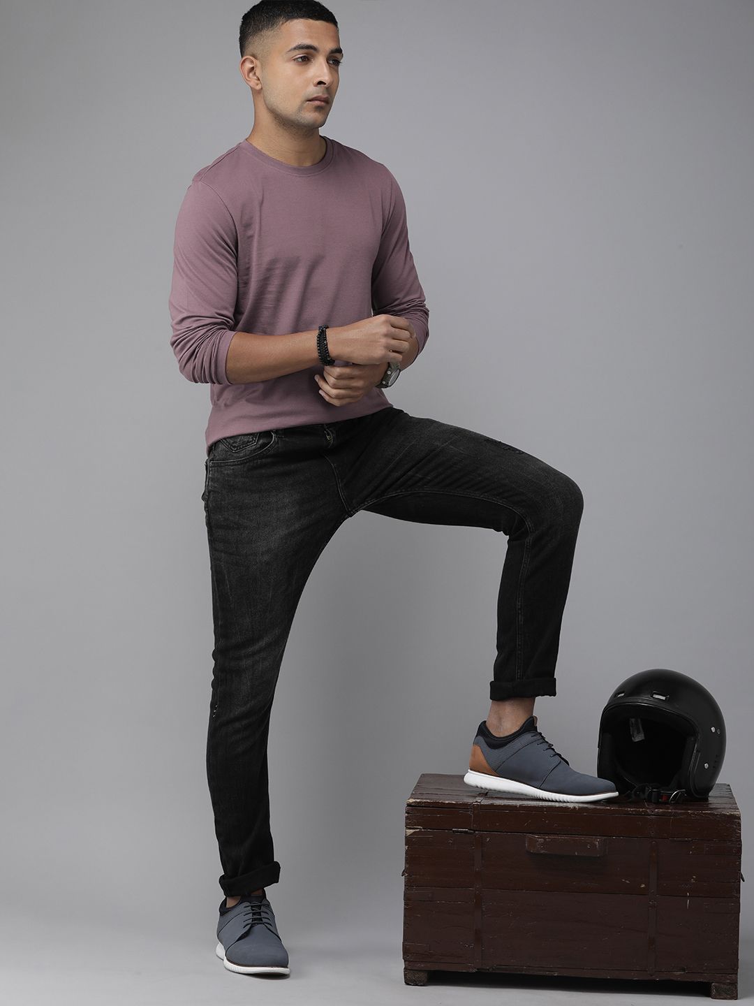 The Roadster Lifestyle Co. Men Pure Cotton Solid Long Sleeves T-shirt-image-7