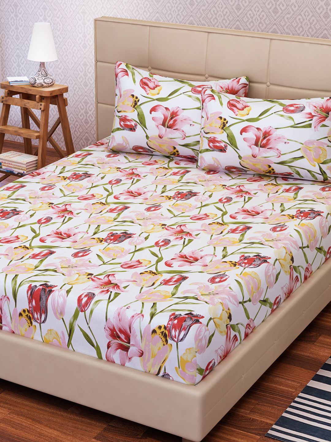 SEJ by Nisha Gupta White & Pink Cotton 144 TC Double King Bedsheet With 2 Pillow Covers