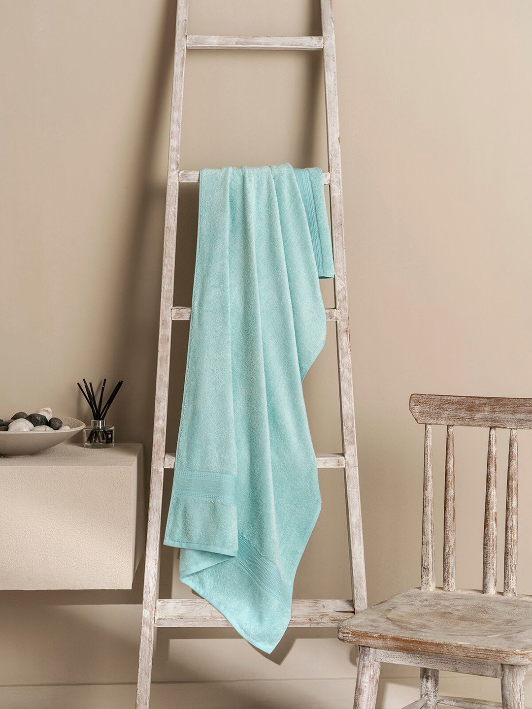 DDecor Live Beautiful Blue 650 GSM Bath Towel-image-0