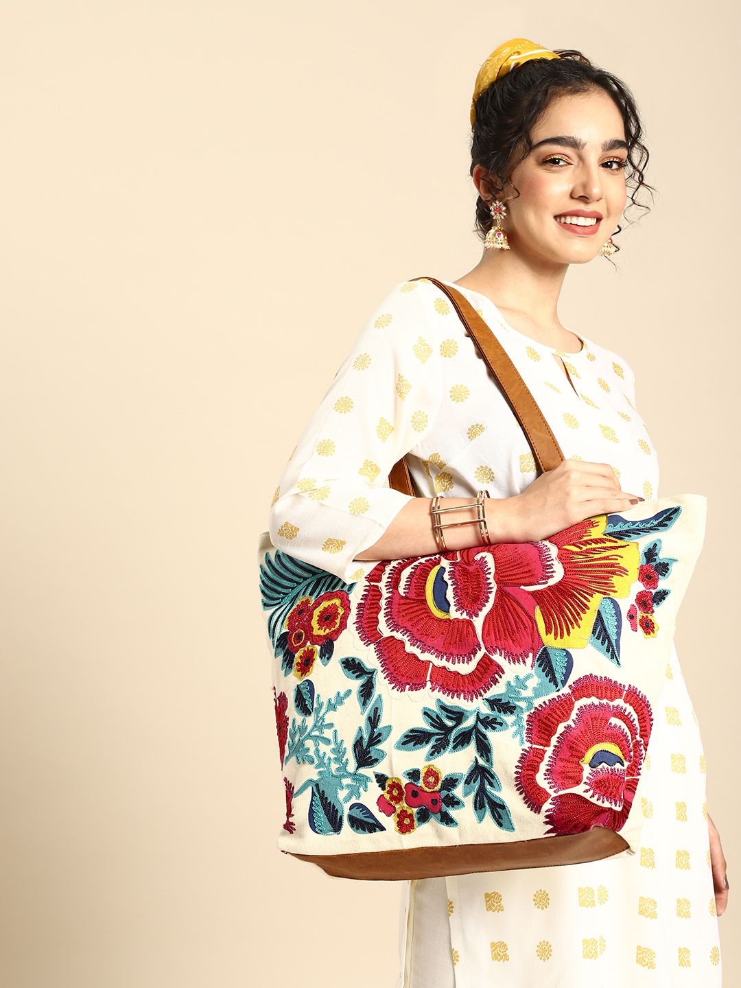 Sangria Women Embroidered Shoulder Bag-picture-24