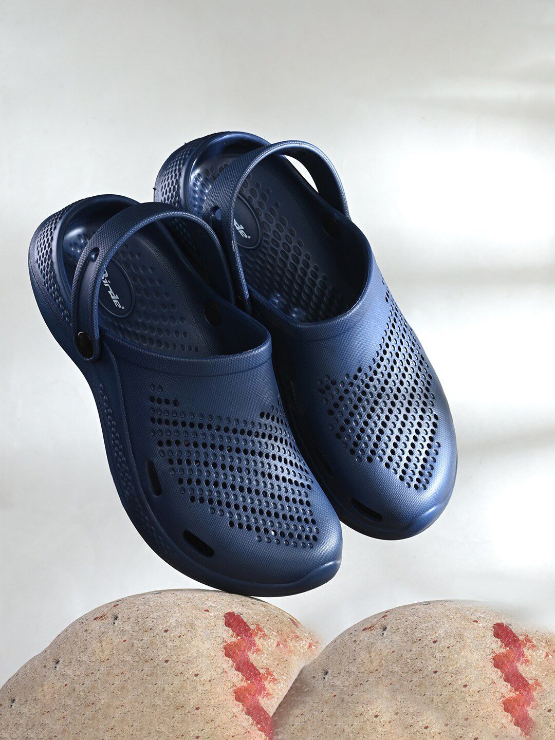 BIRDE Men Textured Round Toe Croslite  Slip-On Clogs-picture-41