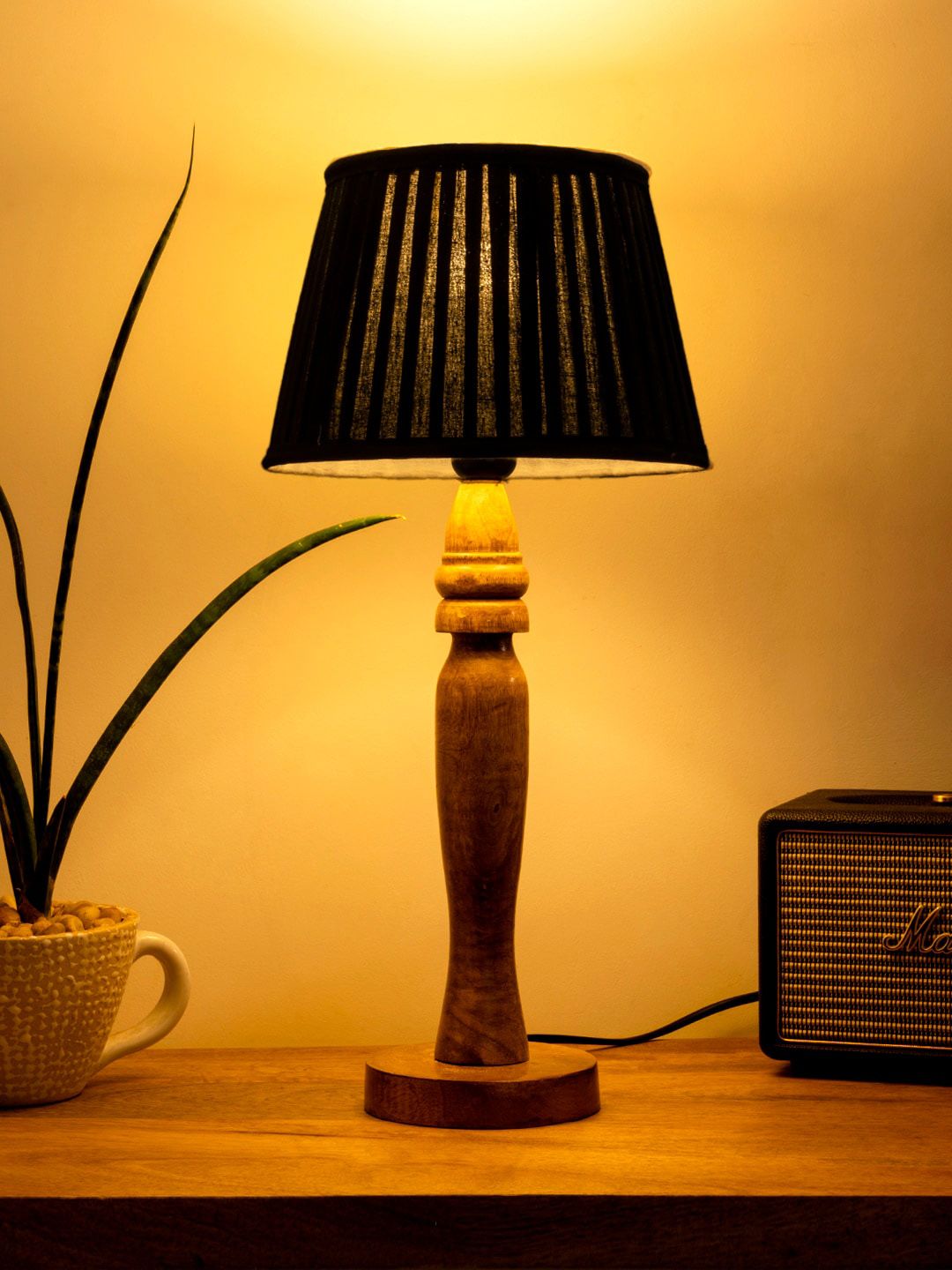 green girgit Brown & Black Textured Wooden Table Lamp