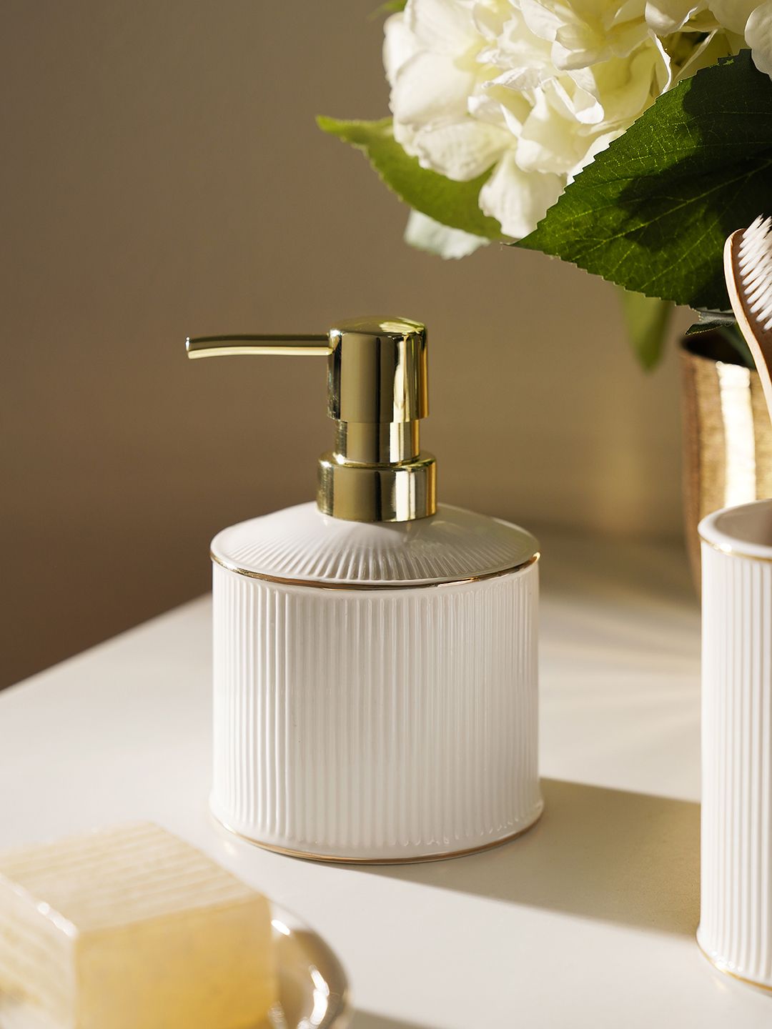 Pure Home and Living White & Gold-Toned Ribbed Porcelain Soap Dispenser-picture-26