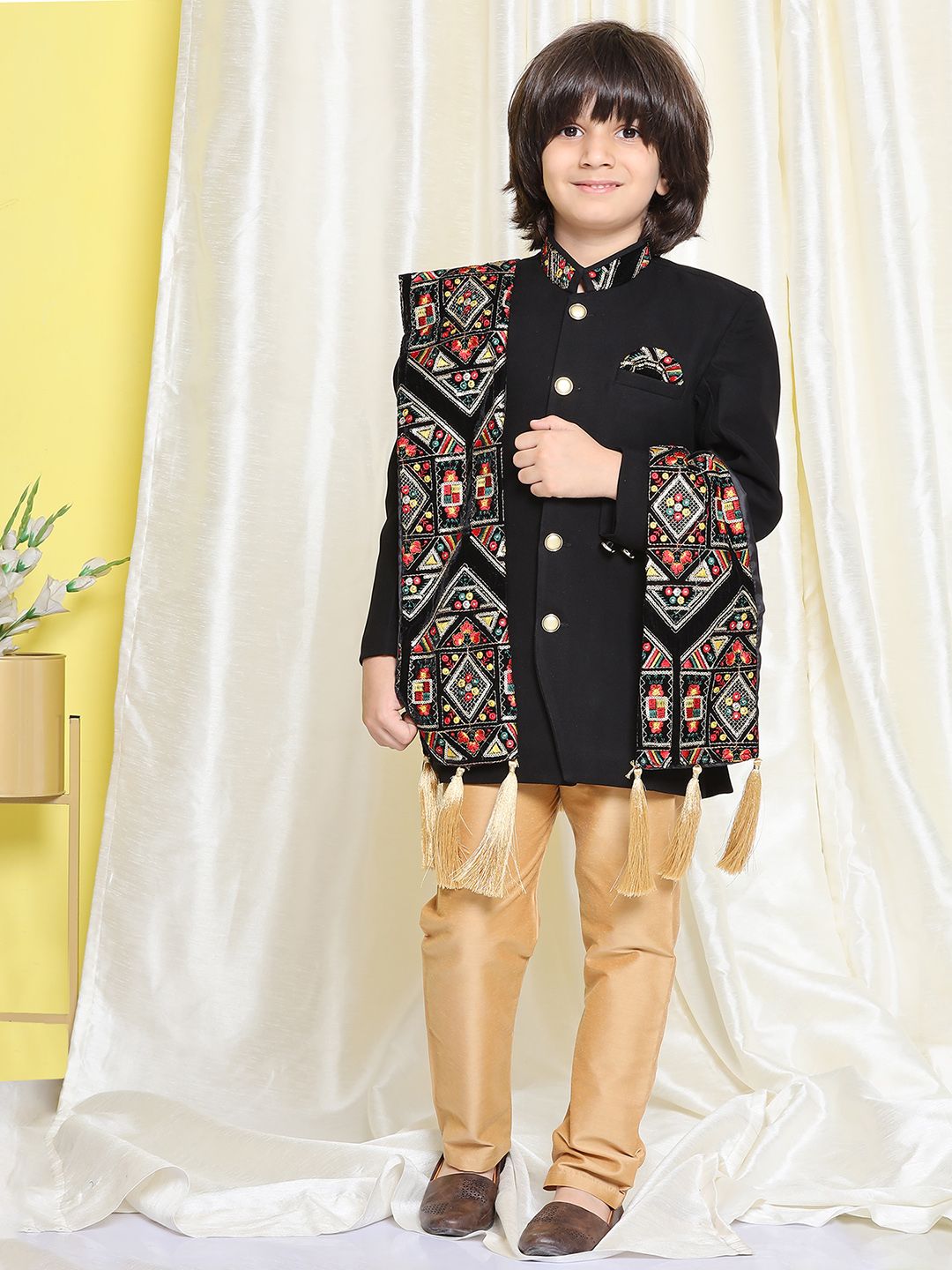 Aj DEZInES Boys Embroidered Sherwani With Dupatta-picture-38
