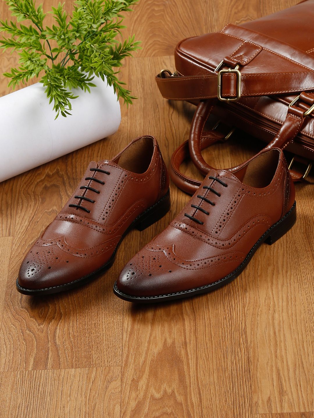 LOUIS STITCH Men Textured Italian Leather Formal Brogues