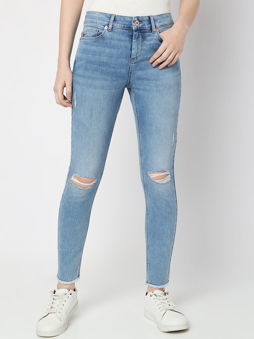 Vero Moda Women Skinny Fit Slash Knee Light Fade Stretchable Jeans