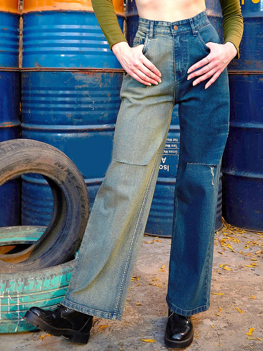 SASSAFRAS Women Navy Blue Straight Fit Slash Knee Light Fade Stretchable Jeans